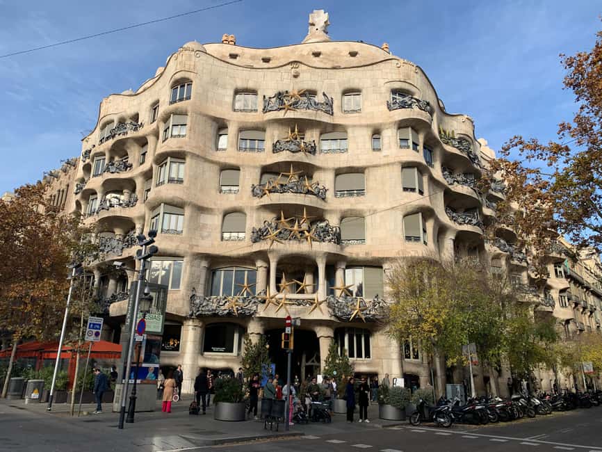 Barcelona Bike Tour: Iconic Sights & Hidden Spots - Key things to know before you ride