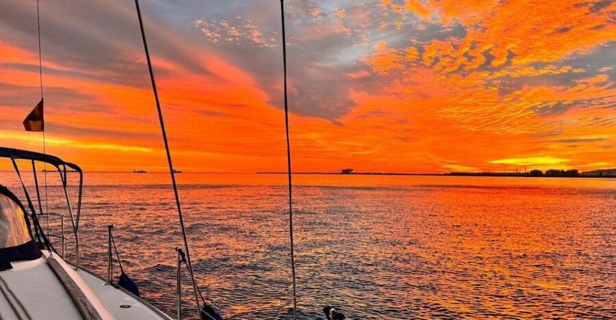 Barcelona: Boat trip with cava in amazing sailboat - Key things to know before you go