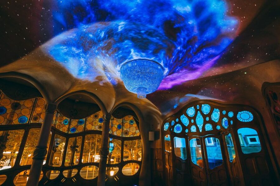 Barcelona: Casa Batlló 'A Winter Night' Experience - Lighting, paintings, and the short night music show