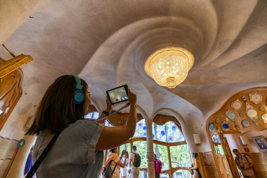Barcelona: Casa Batlló Be The First Entry Ticket - Crowd reality check and timing advice