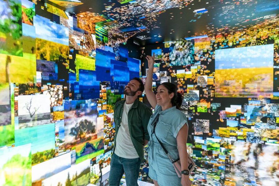 Barcelona: Casa Batlló Be The First Entry Ticket - Audio guide and augmented reality tablet, how to use them well
