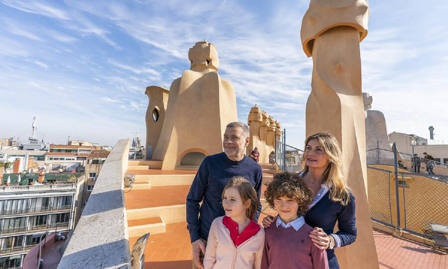 Barcelona: Casa Batlló, Casa Milà & Casa Vicens Guided Tour - Warriors’ Rooftop: chimneys as guardians and 360 degree views