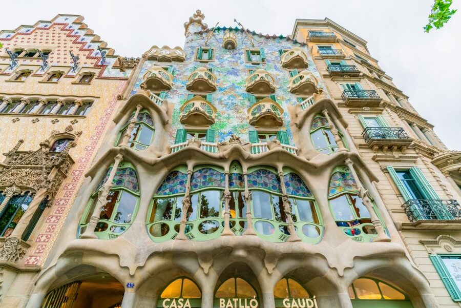 Barcelona: Casa Batlló Entry with Self-Audioguide Tour - The self-audioguide script: 15 languages, and it helps you go at the right tempo