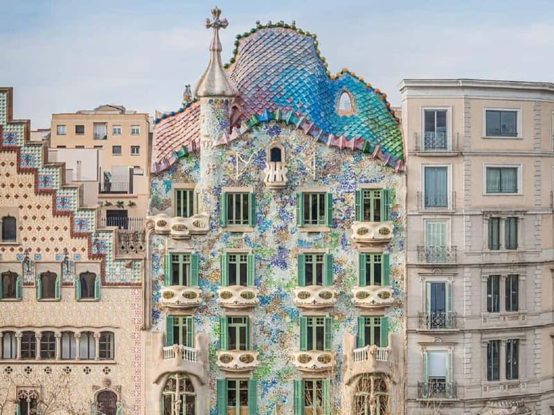 Barcelona: Casa Batlló Tour and Optional White Rabbit Museum - Outside the Façade: Gaudí’s Marine-Blue Impression