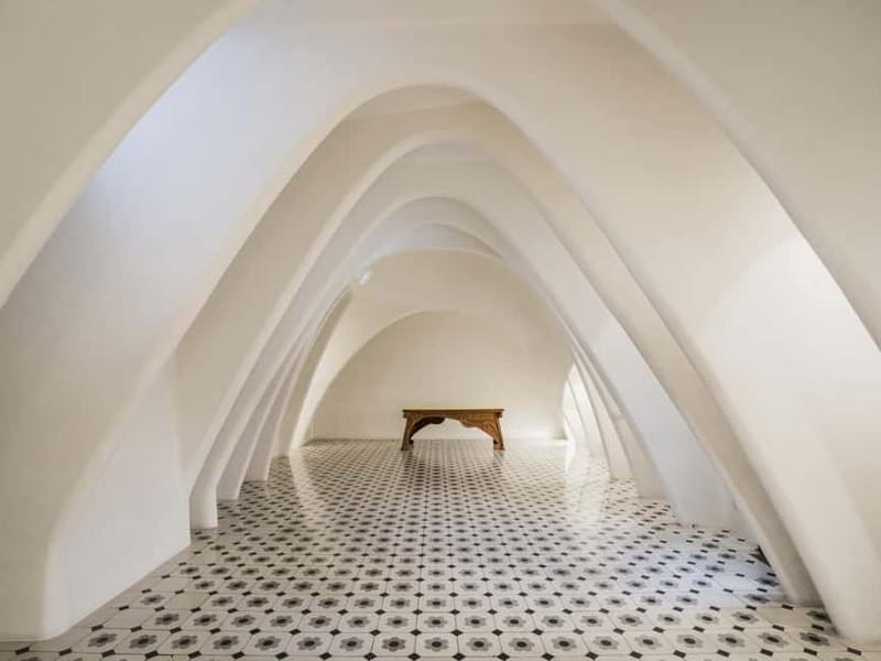 Barcelona: Casa Batlló Tour and Optional White Rabbit Museum - Gaudí Cube 360º: Turning Details Into One Story