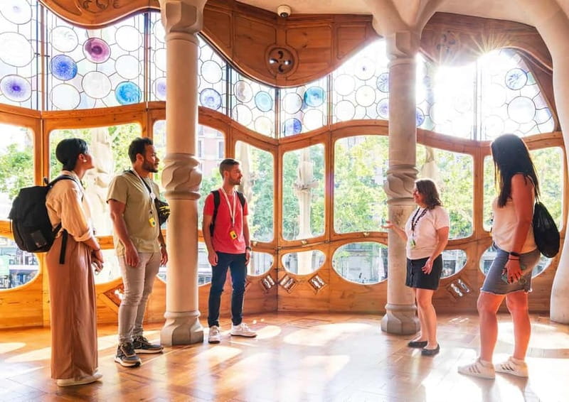 Barcelona: Casa Batlló Tour and Optional White Rabbit Museum - Meeting Point and Timing on the Passeig de Gràcia Area