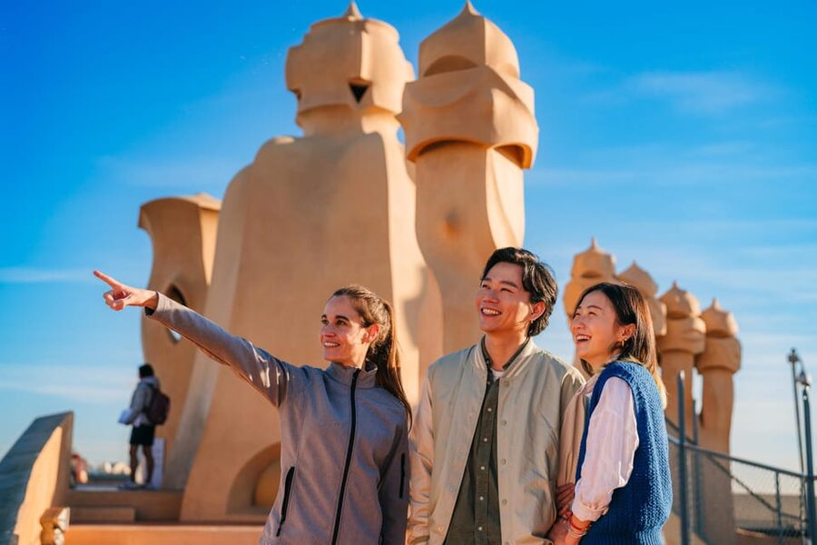 Barcelona: Casa Milà Early-Morning Access Guided Tour - Getting there at Passeig de Gracia, and what 1.5 hours actually means
