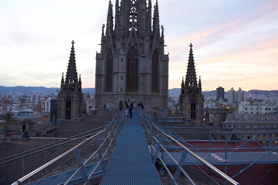 Barcelona Cathedral Early Access Tour with Breakfast - Who should book this cathedral and breakfast morning?