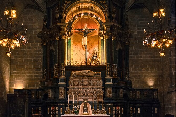 Barcelona Cathedral Priority Entry Ticket with Rooftop Access - How the Audio Guide With Virtual Reality Works in Real Life