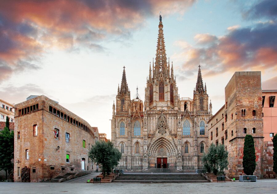 Barcelona Cathedral: Ticket, Guided Tour and VR Experience - Step Inside a Cathedral Built on Roman Foundations