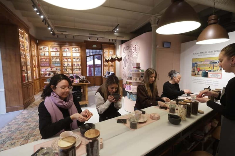 Barcelona & Chocolate Amatller History and Culture + Activity and Tasting - Five-senses tasting kit: Flors and Hojas Finas and the art of paying attention