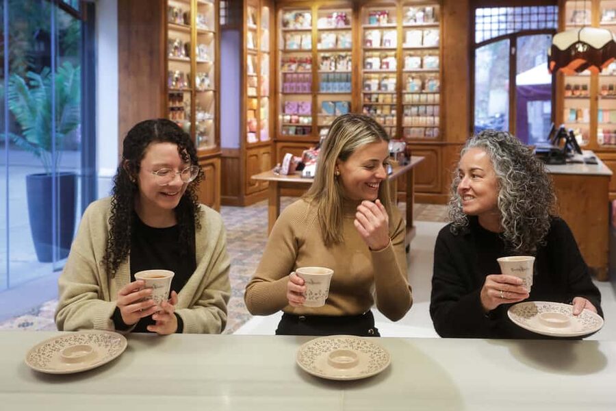 Barcelona & Chocolate Amatller History and Culture + Activity and Tasting - Making chocolate with your hands: the cocoa elaboration workshop
