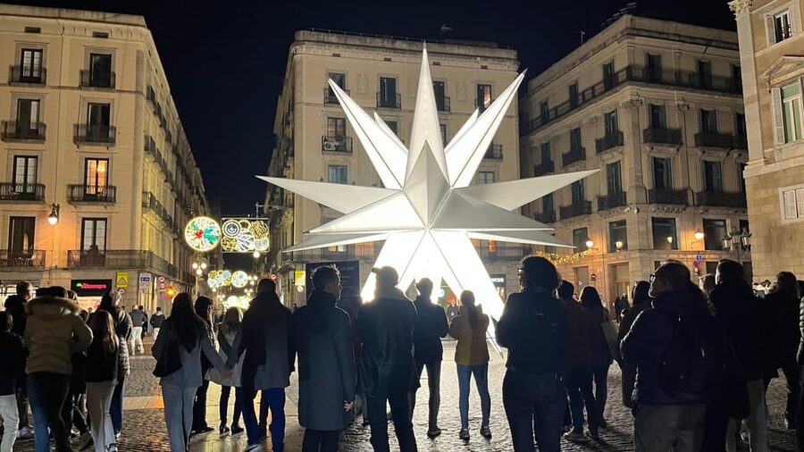 Barcelona: Christmas Lights and Markets Bike Tour - A 3-hour Barcelona Christmas ride that actually works for short stays