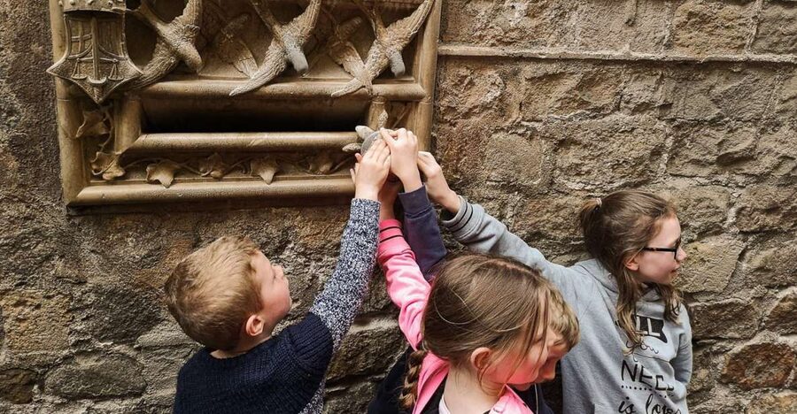 Barcelona: Churros, Hot Chocolate, and Games Family Tour - Key things that make this tour work for families