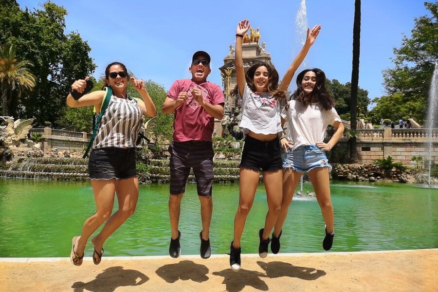 Barcelona: Churros, Hot Chocolate, and Games Family Tour - Ciutadella Park: the duck-and-play reset that saves the whole day