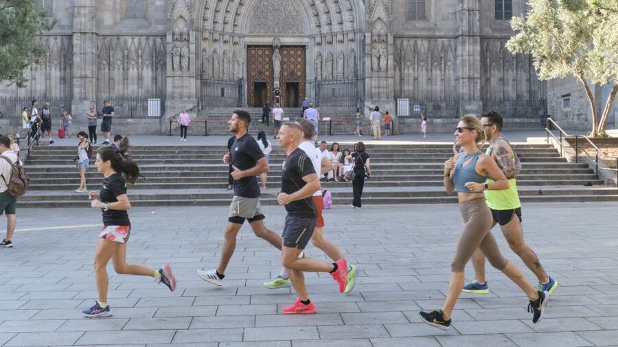 Barcelona: City Highlights Guided Running Tour - The Gothic Barcelona Cathedral moment: a photo stop that does more than pose