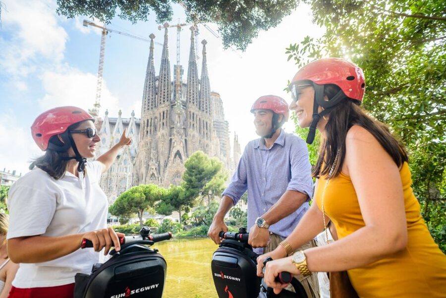 Barcelona: City Highlights Segway Tour - Sagrada Familia outside viewing: how to use 15 minutes well