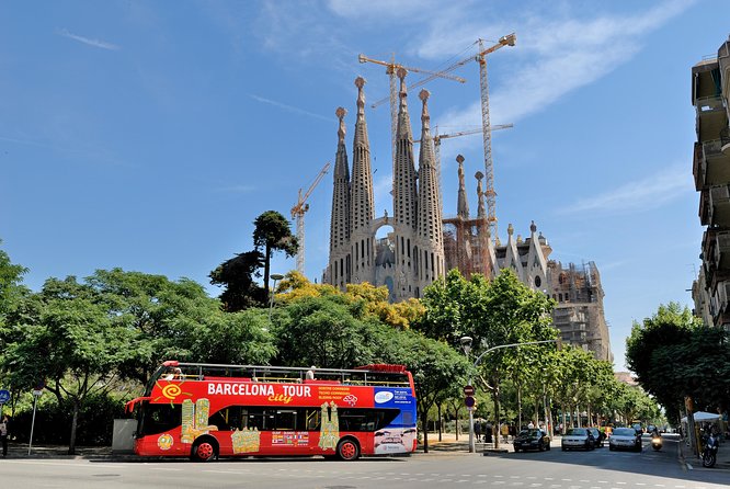 Barcelona City Hop On Hop Off and FC Barcelona Immersive Tour - Getting there and the one rule that matters