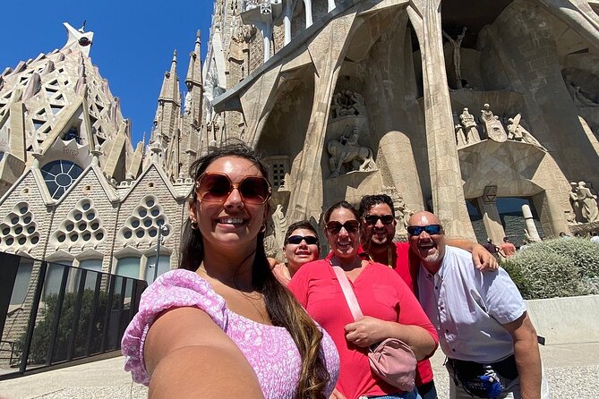 Barcelona City Tour: Gothic Pedrera, Sagrada Familia & Park Güell - Park Güell: Gaudí’s public terraces, mosaics, and practical walking tips