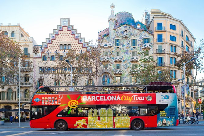 Barcelona City Tour Hop-On Hop-Off and Aquarium - Barcelona by Bus, Two Routes, One Ticket