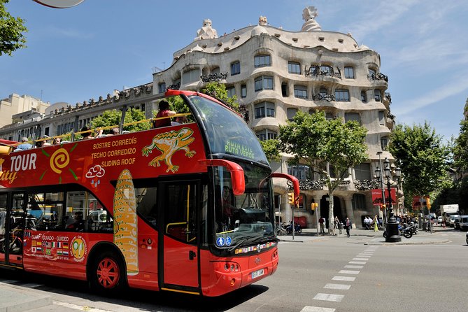 Barcelona City Tour Hop-On Hop-Off with Optional Boat - East Route highlights: Gaudí stops plus sea views from Pla de Palau to Park Güell