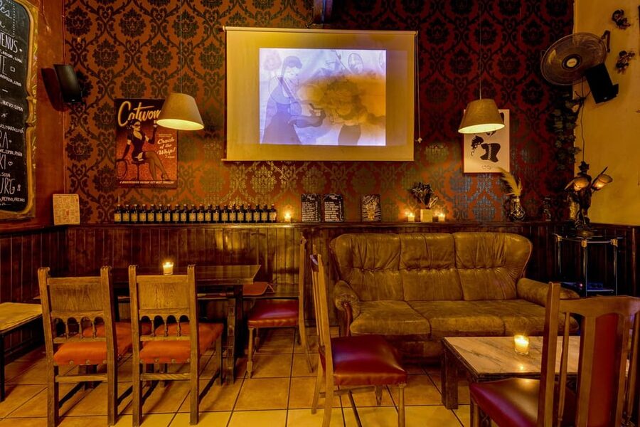 Barcelona: Cocktail Making Class with Tapas - Gothic Quarter drinks lesson, why this feels more local than a bar crawl
