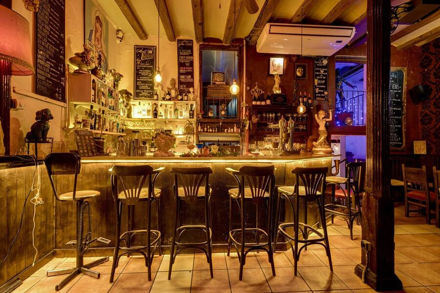 Barcelona: Cocktail Making Class with Tapas - Behind-the-bar crafting, what the 2-hour flow actually feels like