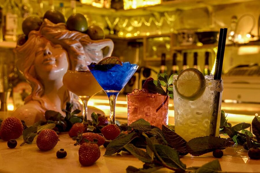 Barcelona: Cocktail Making Class with Tapas - Who this is best for in Barcelona