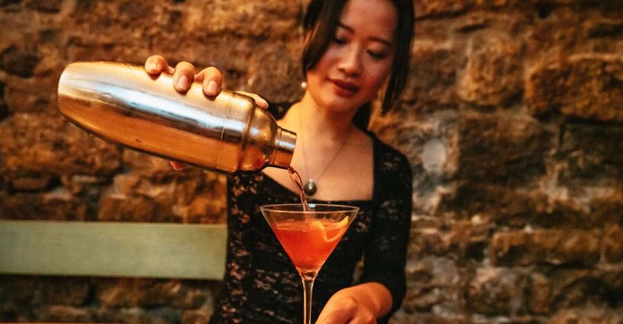 Barcelona: Cocktail Master Class by Mixologist with Tapas - The Main Event: 4 Classic Cocktails, Made Step-by-Step