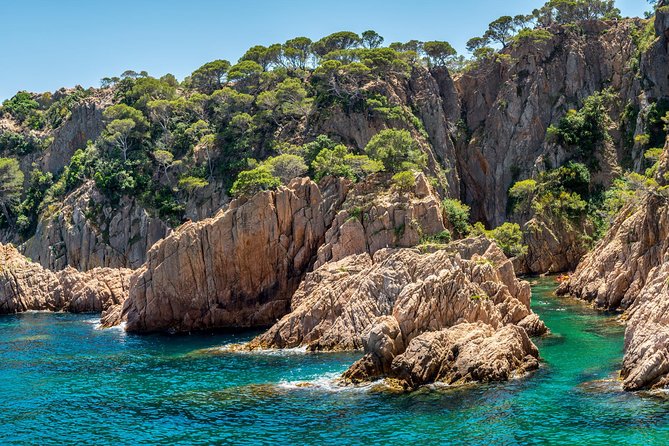 Barcelona: Costa Brava Easy Hike, Snorkel, Cliff-Jump & Meal - The walking part: a moderate 5 km hike with real stairs