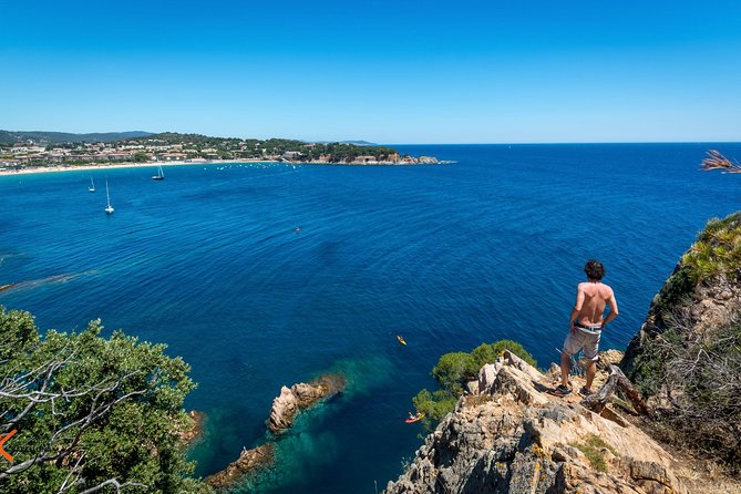 Barcelona: Costa Brava Easy Hike, Snorkel, Cliff-Jump & Meal - Platja de Sant Pol: a quick beach stop that actually matters
