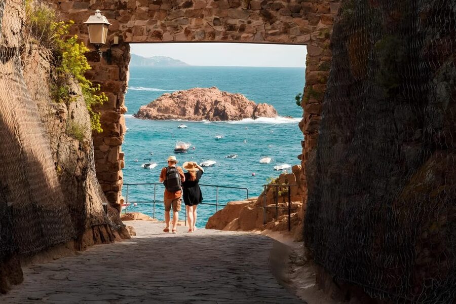 Barcelona: Costa Brava Kayak & Snorkeling Small Group Tour - Platja de Sant Pol: lunch, beach time, and a short walk