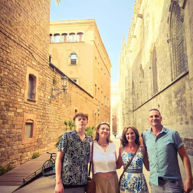 Barcelona: Creative Photo Tour of the City's Artistic Corners - How a 1.5-Hour Barcelona Photo Shoot Fits Real Travel Days