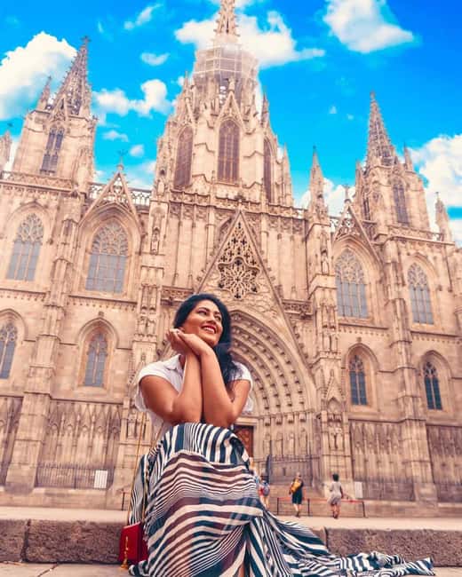 Barcelona: Creative Photo Tour of the City's Artistic Corners - Where You’ll Be Shot: Historic Streets to Famous Monuments