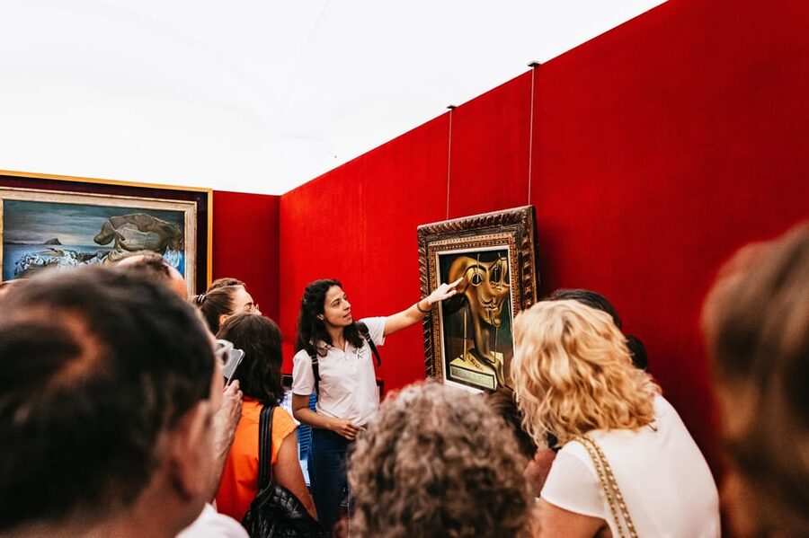 Barcelona: Dali Museum, House and Cadaques Guided Tour - The guide’s storytelling is the real value add