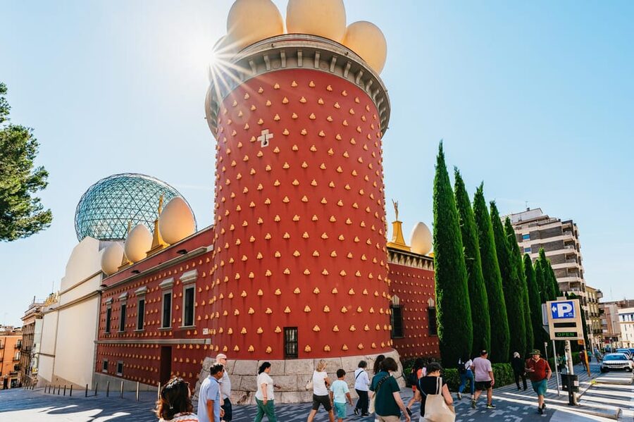 Barcelona: Dali Museum, House and Cadaques Guided Tour - Timing and pacing: a long day, but not a rushed one