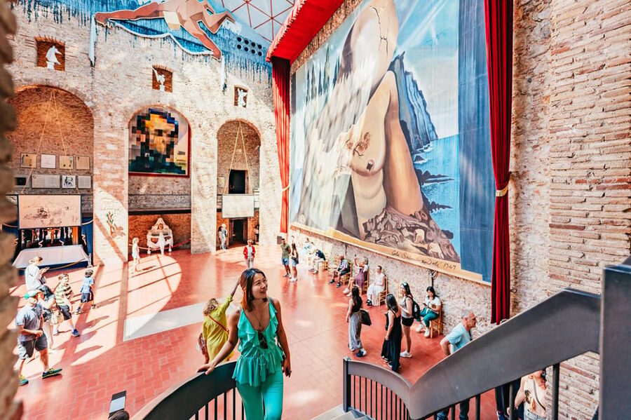 Barcelona: Dali Museum, House and Cadaques Guided Tour - Inside the Dalí Museum in Figueres, ticket line skipped