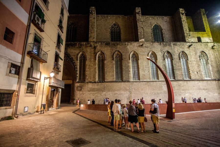 Barcelona: Dark History Night Walking Tour - Starting at Arc de Triomf, then slipping into El Born at night