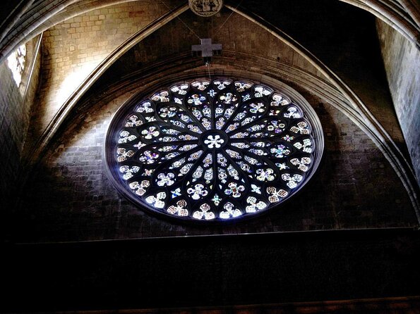 Barcelona Dark History Night Walking Tour With Drinks - Key reasons to go