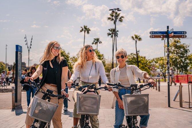 Barcelona E-Bike, Cable Car & Boat - Guide personalities and why they affect your day