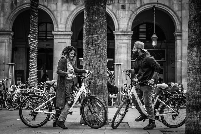 Barcelona E-Bike Photography Tour - Passeig de Gracia Highlights: La Pedrera and Casa Batlló Without Entry Tickets