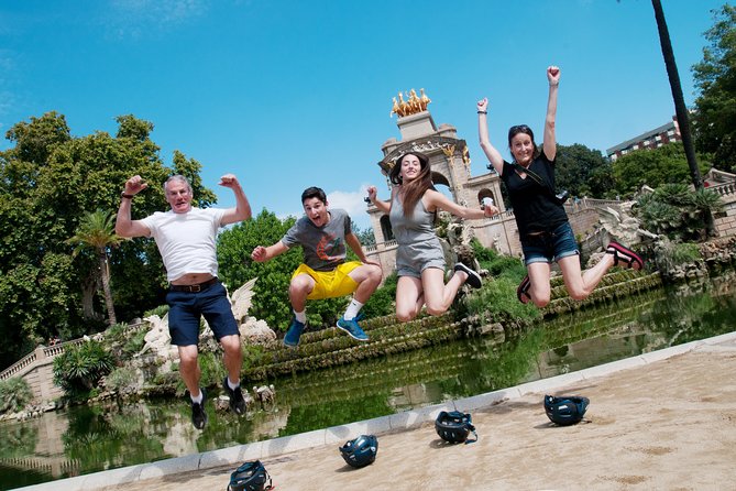 Barcelona e-Bike Tour: Gaudí & Old Town Small Group - Barceloneta and Port Olímpic: The Sea Views That Make the Tour Feel Like a Loop