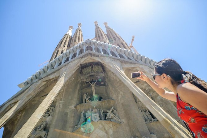 Barcelona e-Bike Tour: Gaudí & Old Town Small Group - Guides Matter: How You Benefit from the Local Voice