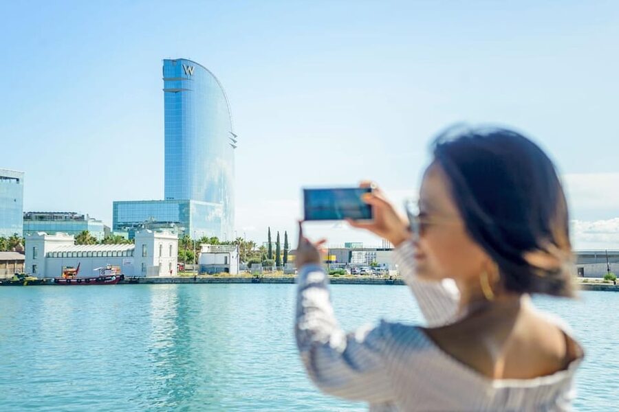 Barcelona: E-Bike Tour with Montjuic Cable Car & Boat Ride - E-Bikes, Funicular, and the Climb Toward Montjuïc