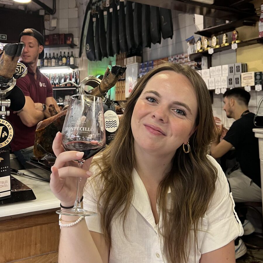 Barcelona: El Born and Gothic Quarter Wine & Tapas Bar Tour - Price and value: what 81 dollars really buys you