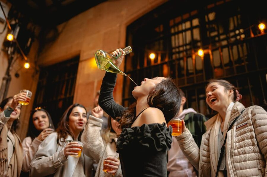 Barcelona: El Born Food Walking Tour with Tapas and Drinks - Key things that make this Barcelona tapas walk work