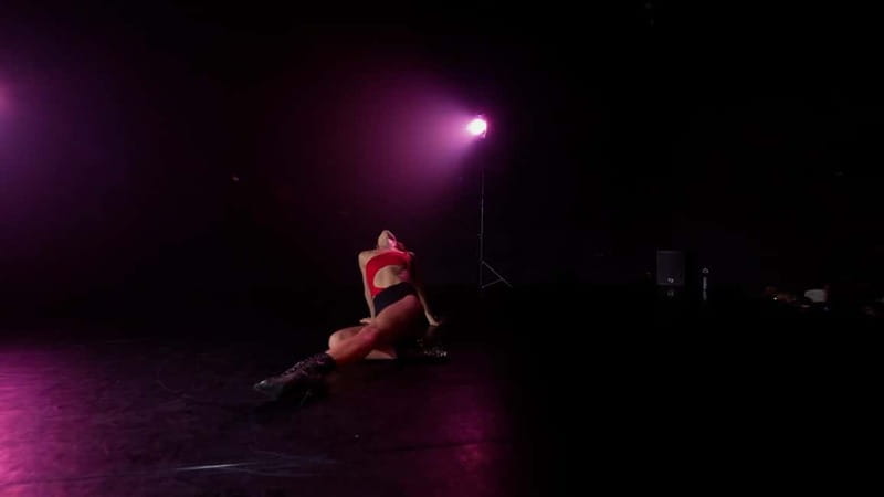 Barcelona: Eros Cabaret Show & Drinks in the Erotic Museum - Joining the interactive moment without needing to be brave