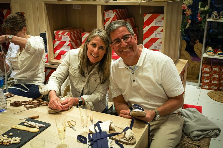 Barcelona: Espadrilles Shoe-Making Workshop - What happens in the first moments: picking options with an artisan