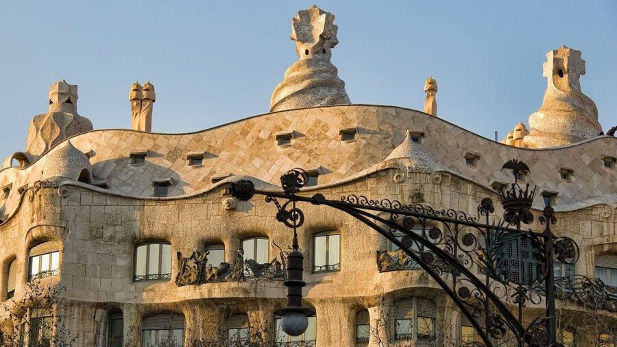 Barcelona: Evening Walking Tour in the Gaudi Area with Tapas - Practical Tips So You Enjoy It More