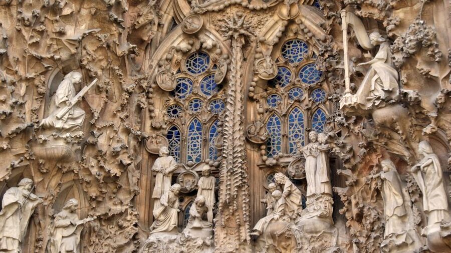Barcelona: Exclusive Sagrada Familia Private Guided Tour - Why skip-the-line really matters at Sagrada Familia